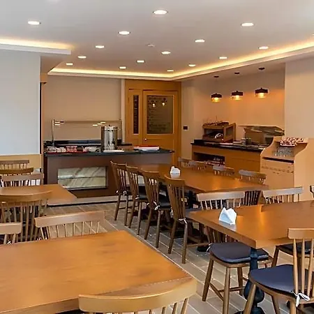 Lotuspark Otel 3*