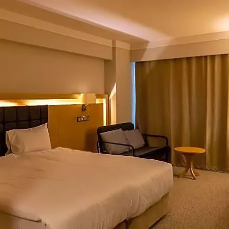 Otel Lotuspark 3*