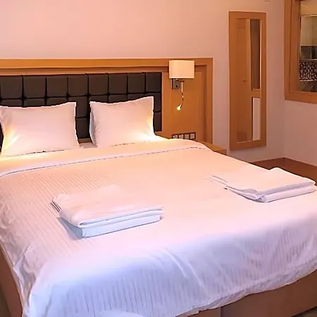 Lotuspark Otel 3*