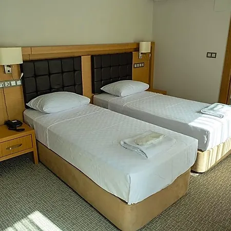 Otel Lotuspark 3*